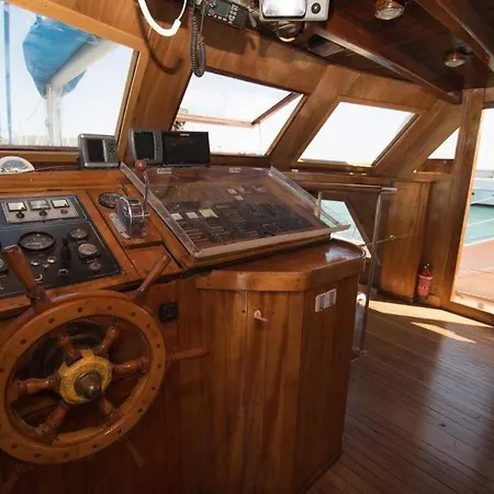 Barco Clasico En Barcelona Sant Adria de Besos